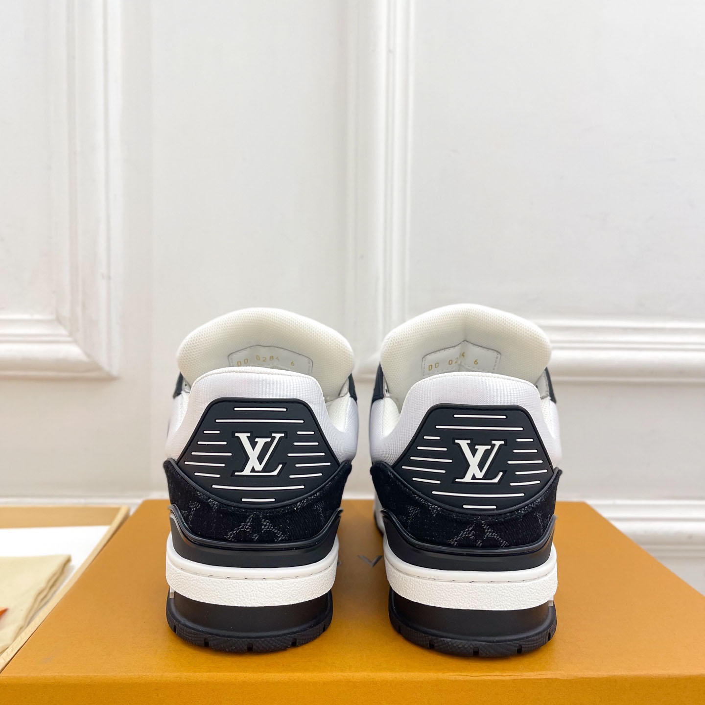 Louis Vuitton  LV Trainer Sneaker 1A9JGL - DesignerGu