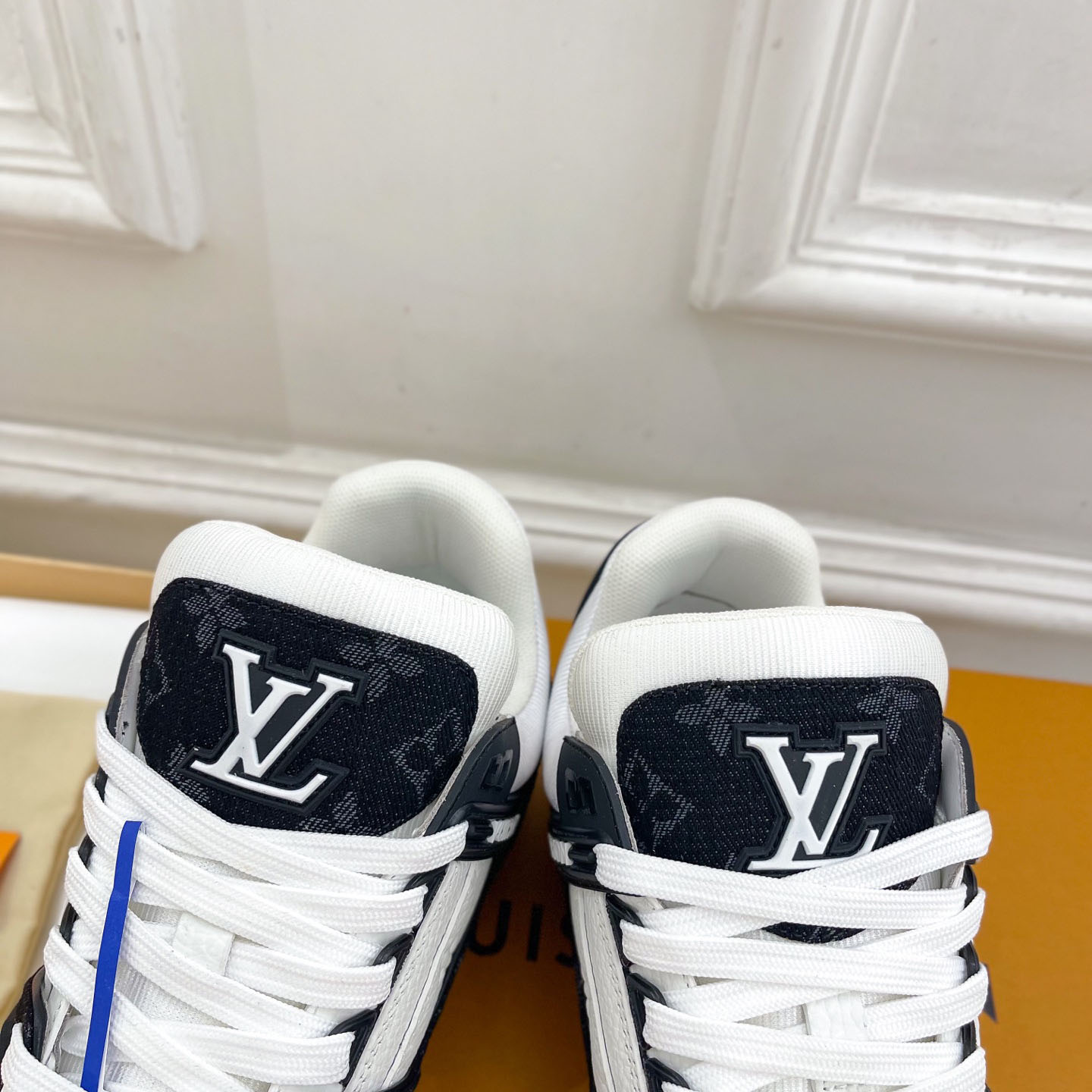 Louis Vuitton  LV Trainer Sneaker 1A9JGL - DesignerGu