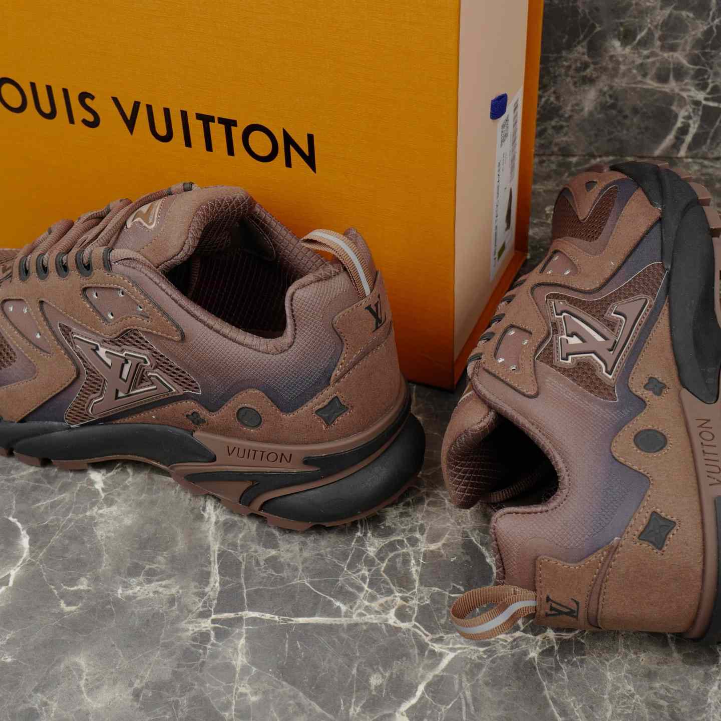 Louis Vuitton LV Runner Tatic Sneaker 1AJAPO - DesignerGu