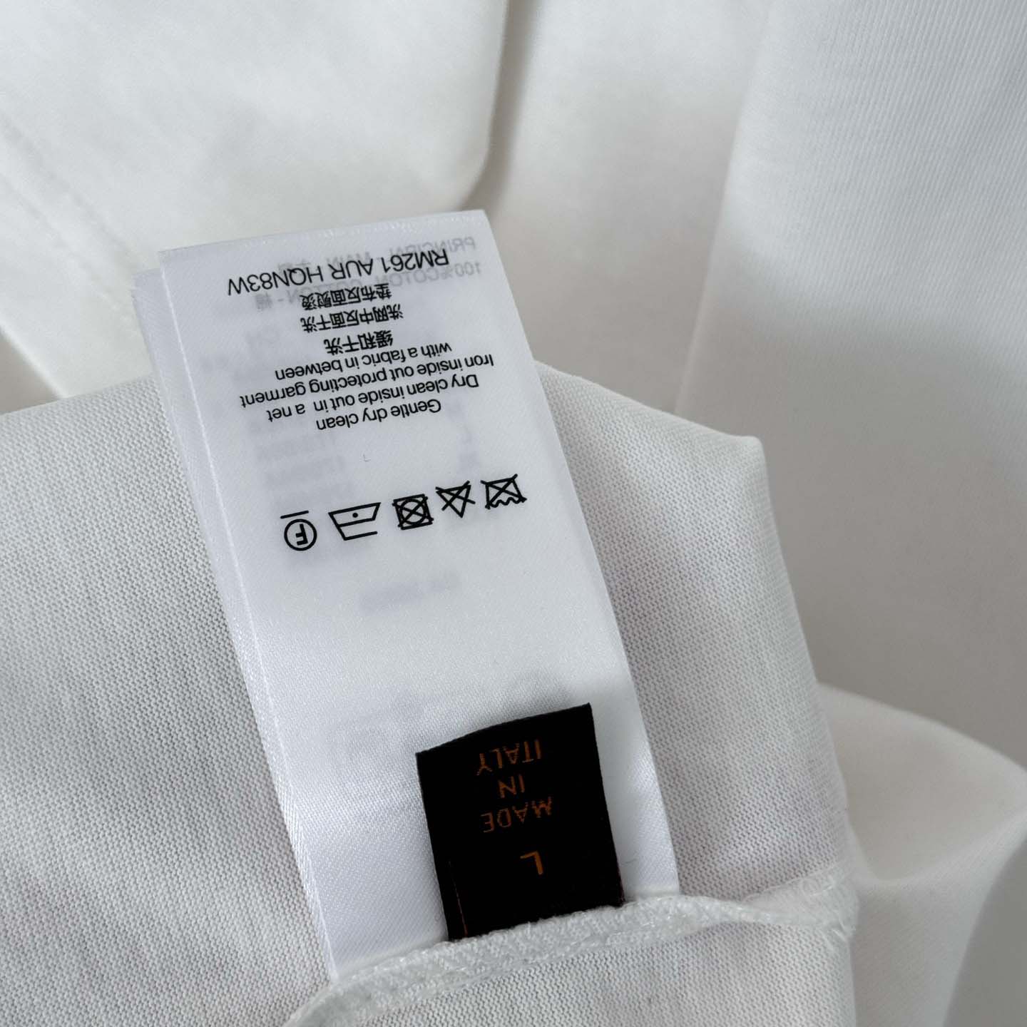 Louis Vuitton Printed Signature T-Shirt     1AJRDA - DesignerGu