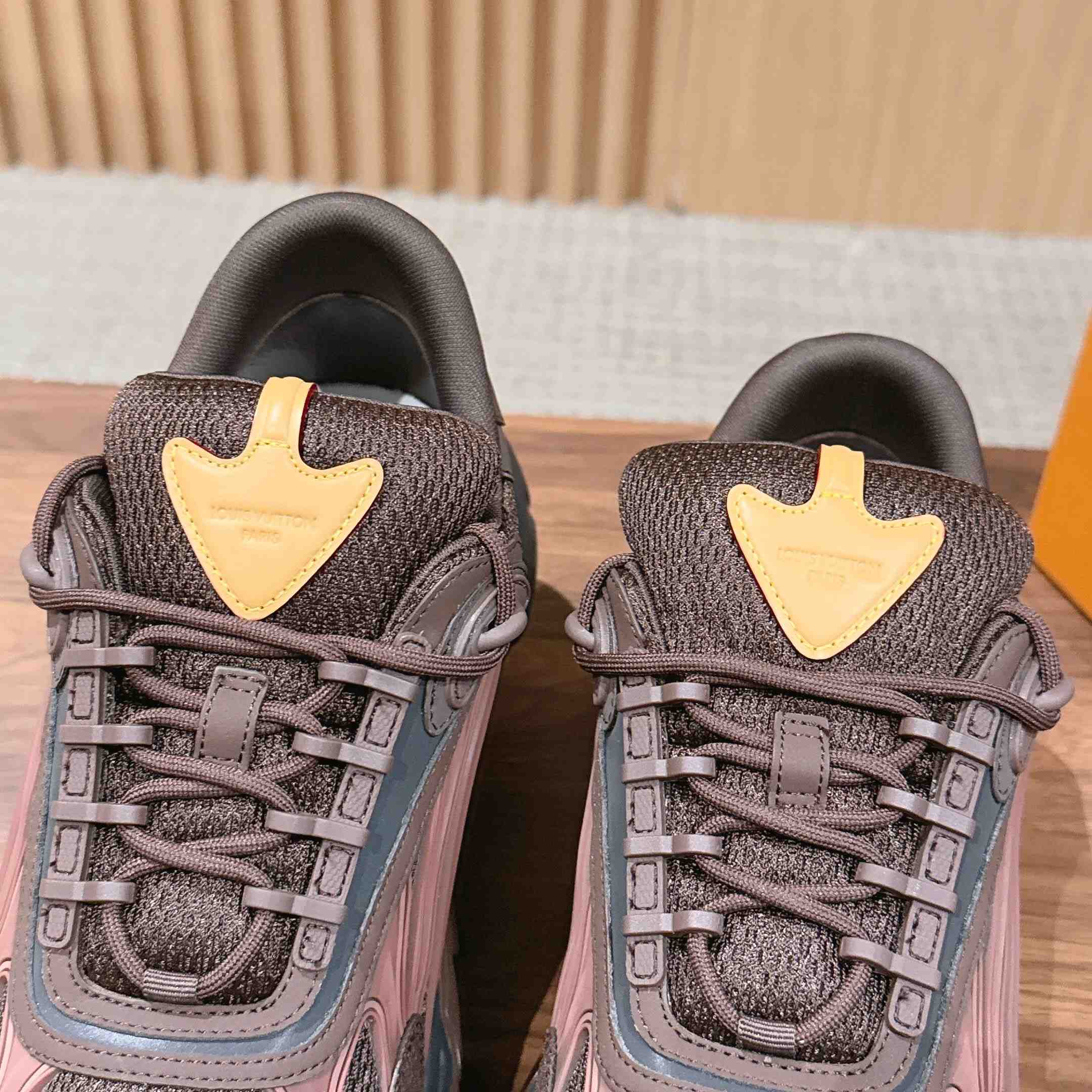 Louis Vuitton Summit Sneaker 1AJAGO - DesignerGu