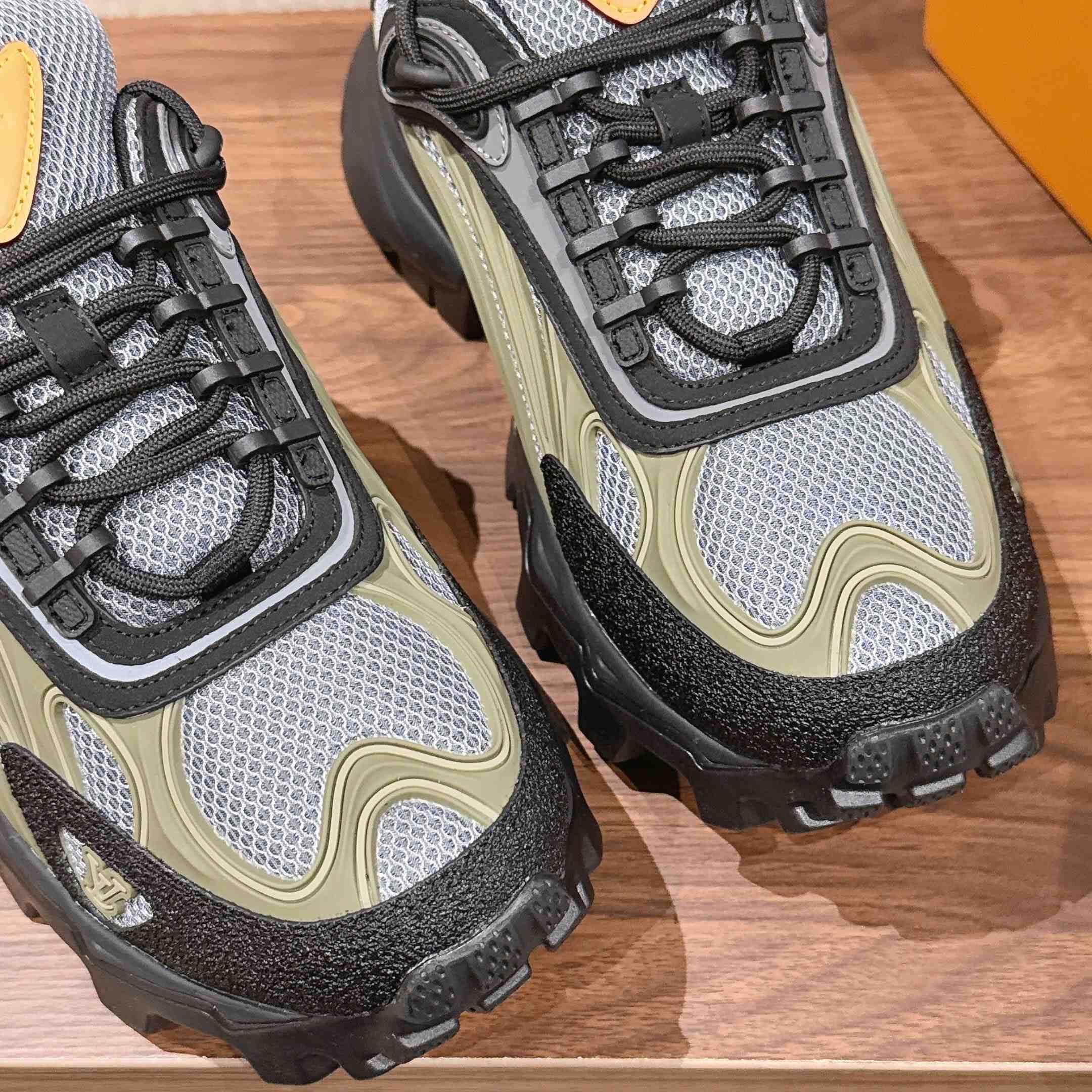 Louis Vuitton Summit Sneaker 1AJAFU - DesignerGu