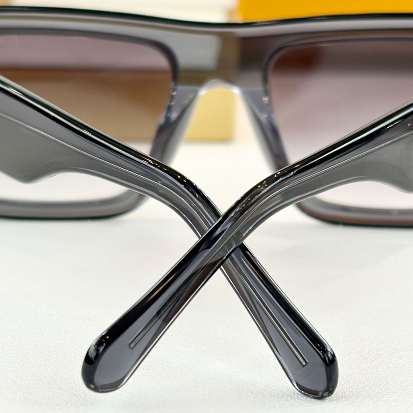 Louis Vuitton Sunglasses   Z2872U - DesignerGu