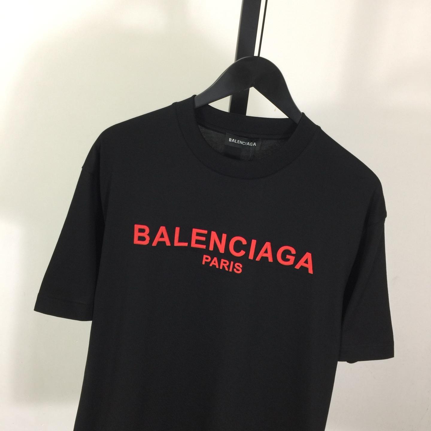 Balenciaga T-shirt Medium Fit  - DesignerGu