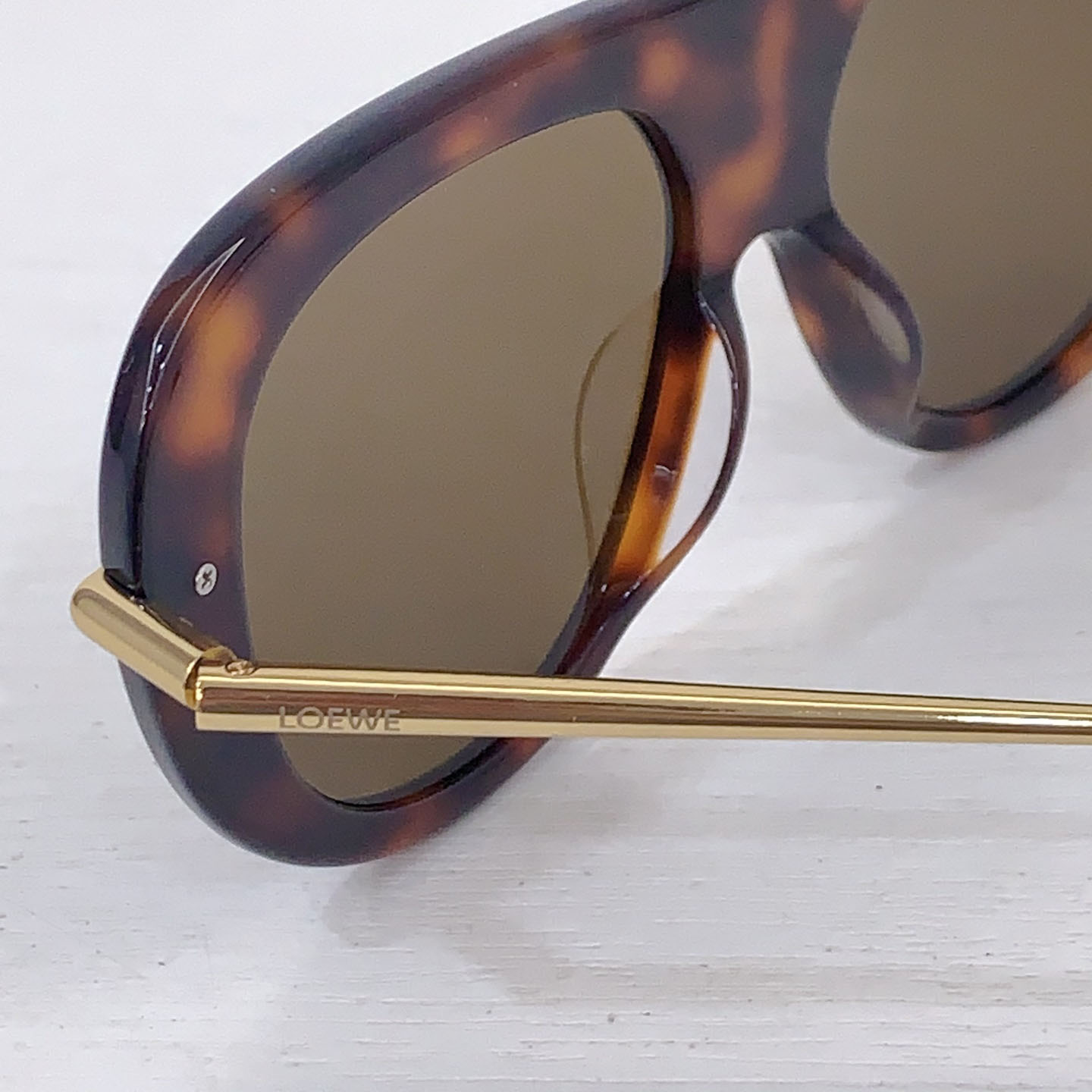 Loewe LW40186I Sunglasses  - DesignerGu