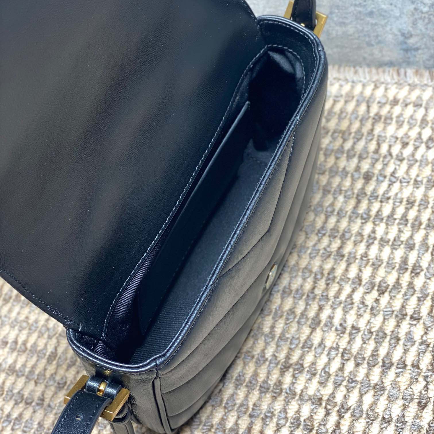 Saint Laurent LOULOU Toy Crossbody In MATELASSÉ Lambskin - DesignerGu