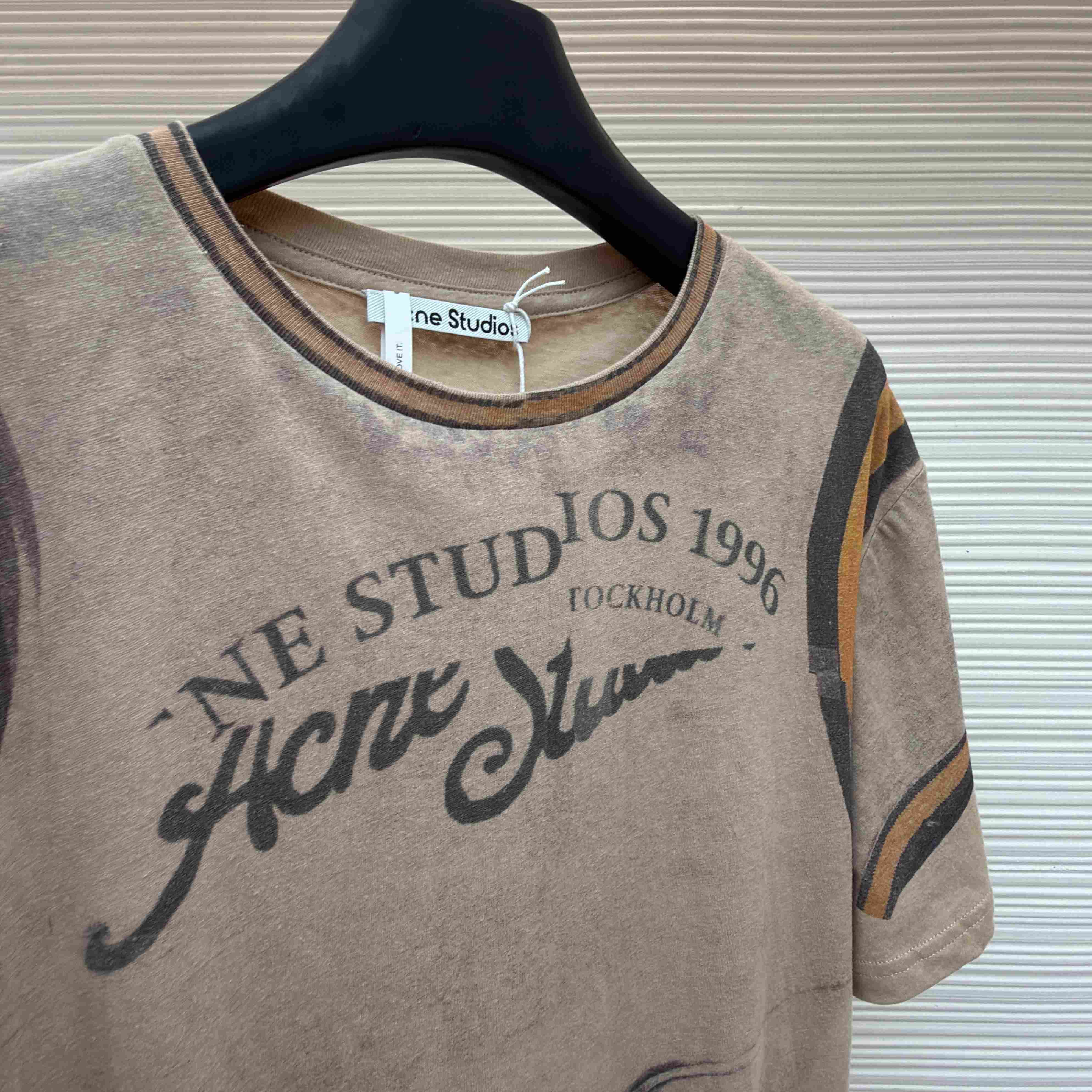 Acne Studios Graphic T-shirt - DesignerGu