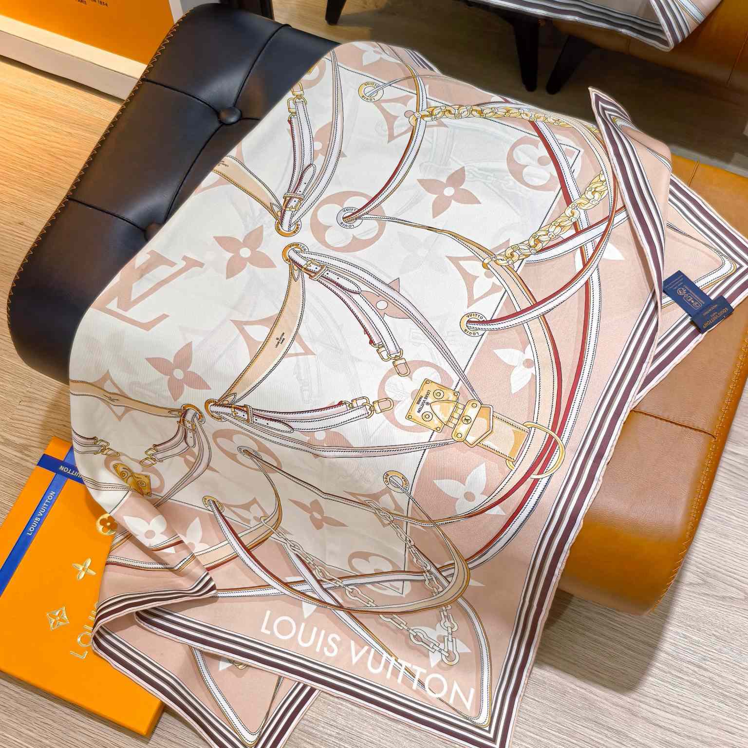 Louis Vuitton Ultimate Monogram Square 90 - DesignerGu