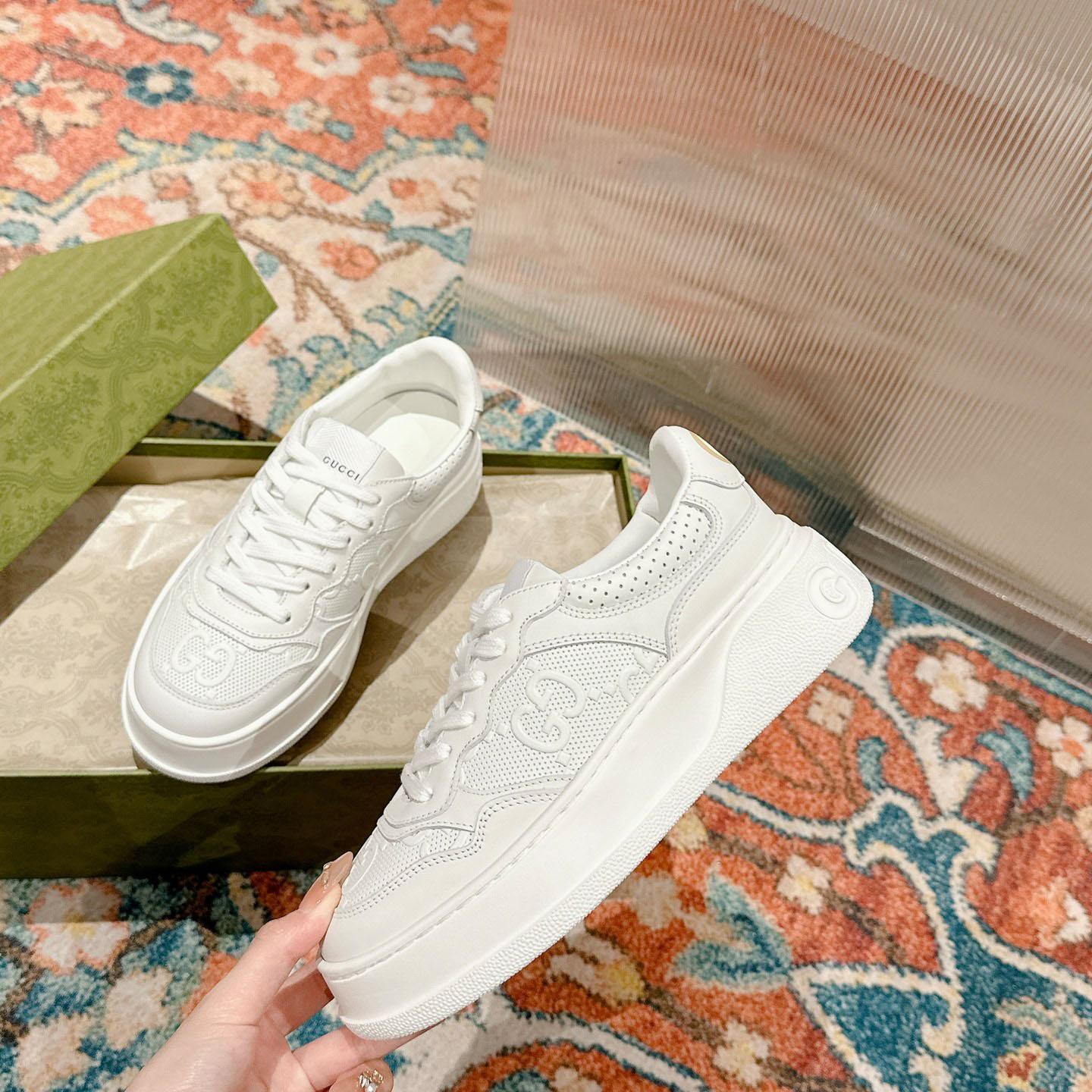 Gucci Wmns GG Embossed Sneaker 'White' - DesignerGu