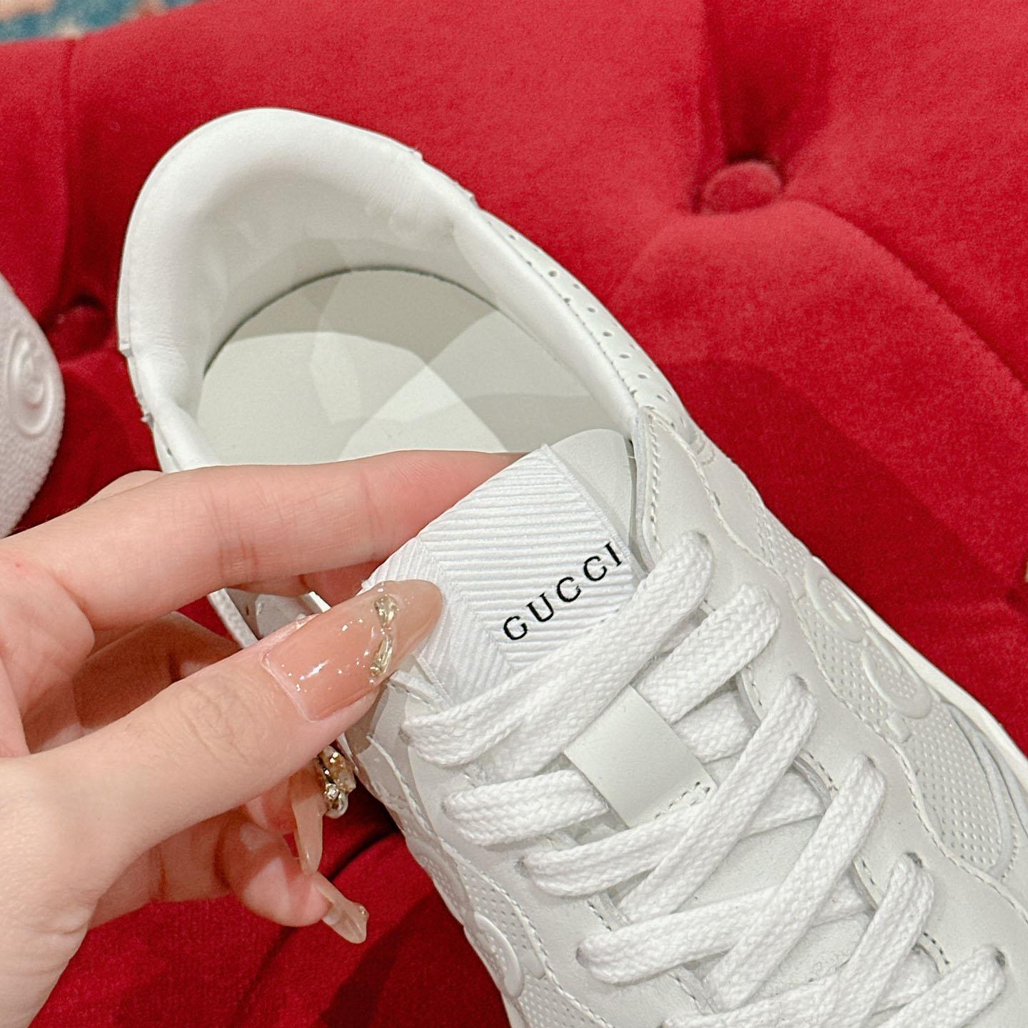 Gucci Wmns GG Embossed Sneaker 'White' - DesignerGu