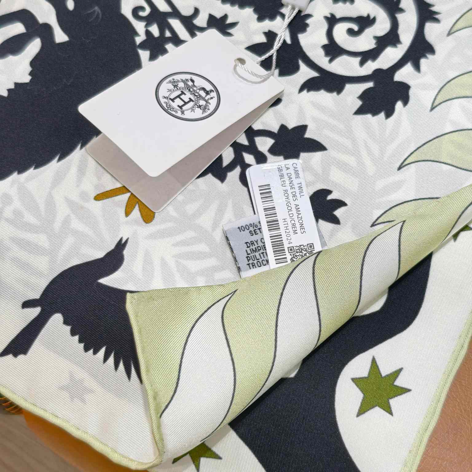Hermes Sous le Charme D'Orphee Detail Scarf  - DesignerGu