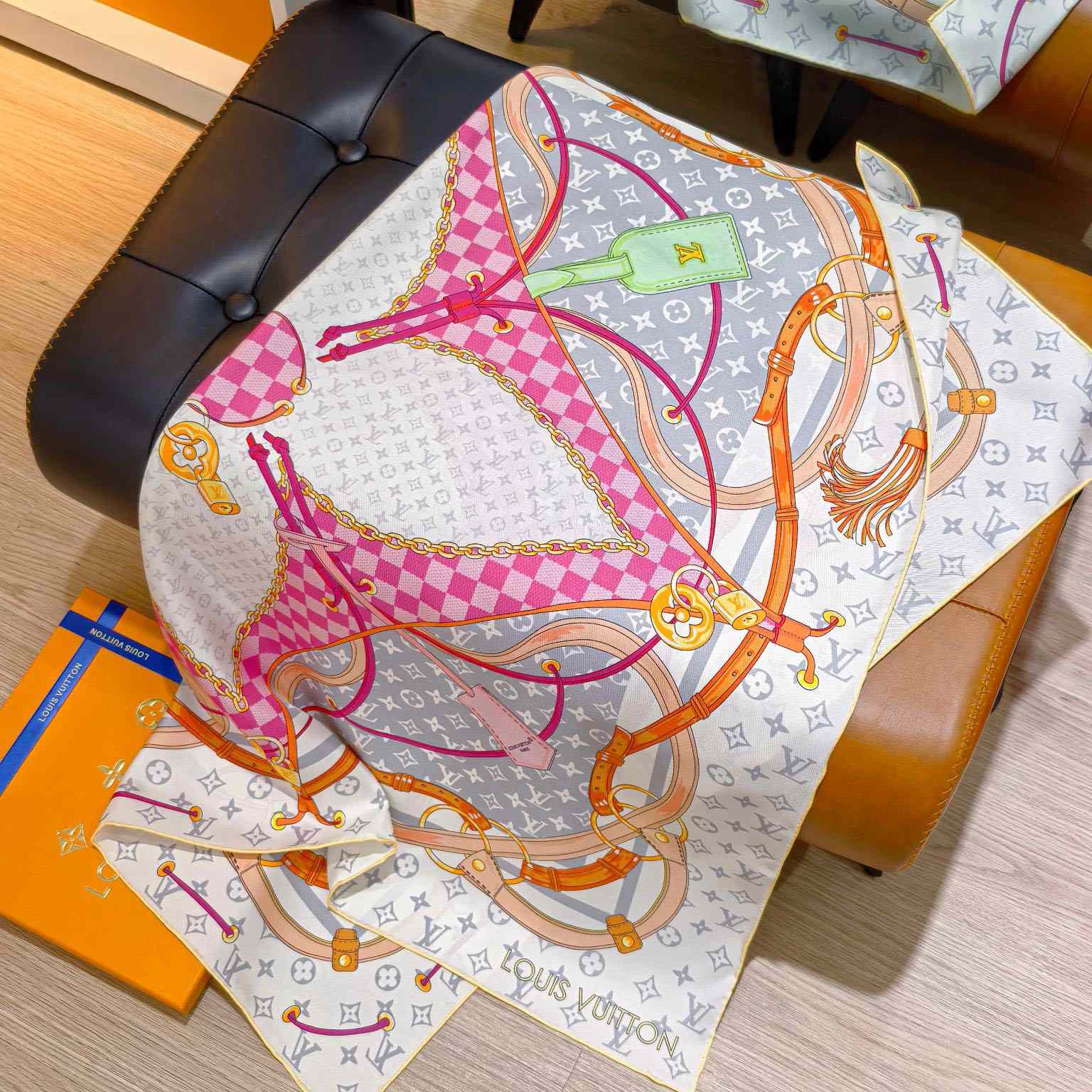 Louis Vuitton Flower And Straps Square 90 M94977 - DesignerGu