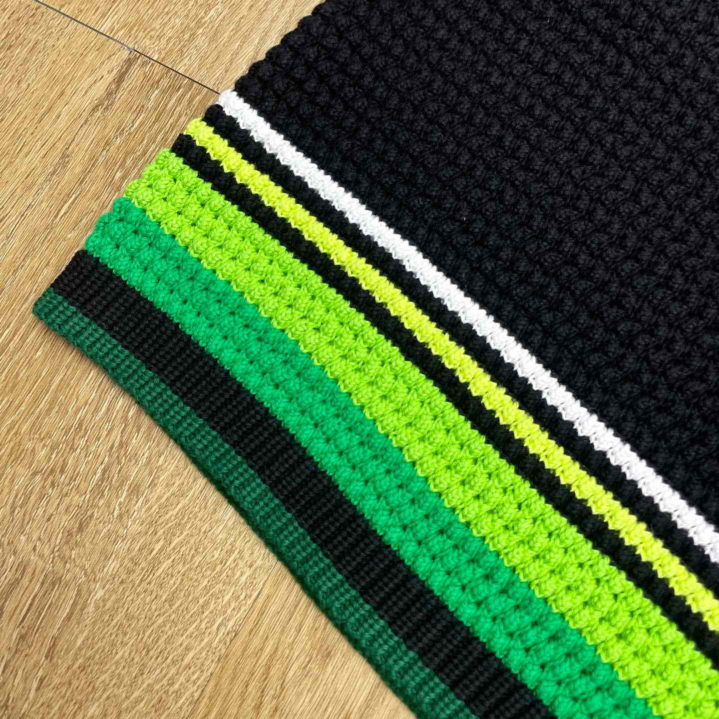 Casablanca Black & Green Striped Crochet Shorts  Z6046 - DesignerGu
