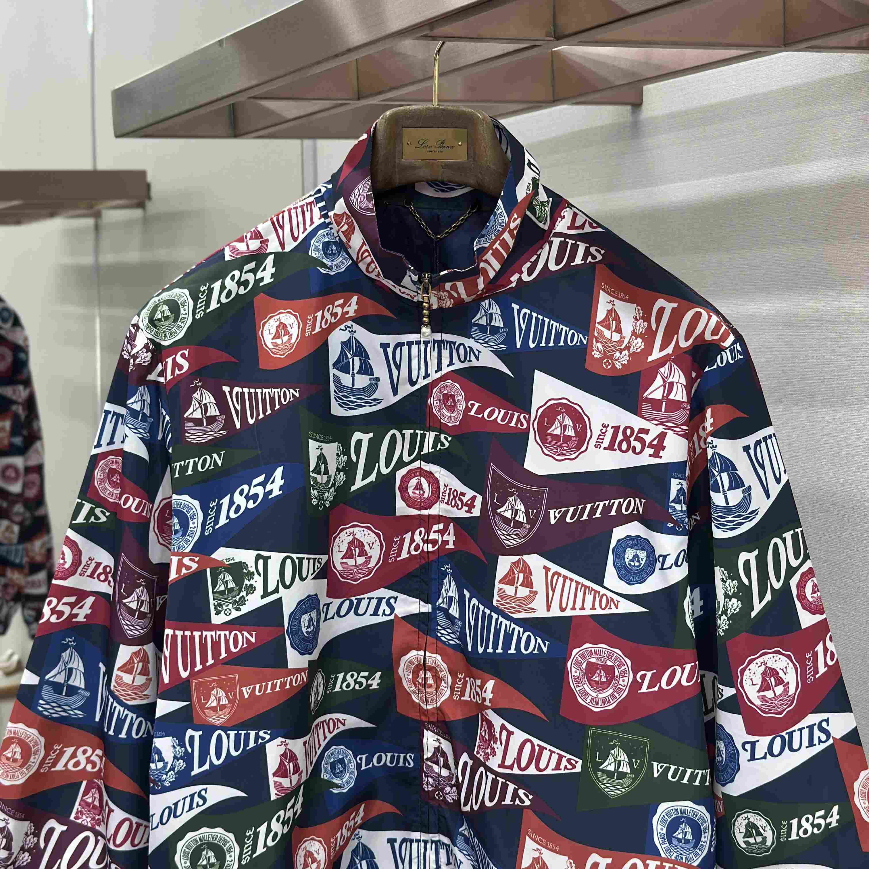Louis Vuitton Graphic Windbreaker 1AIJRA - DesignerGu