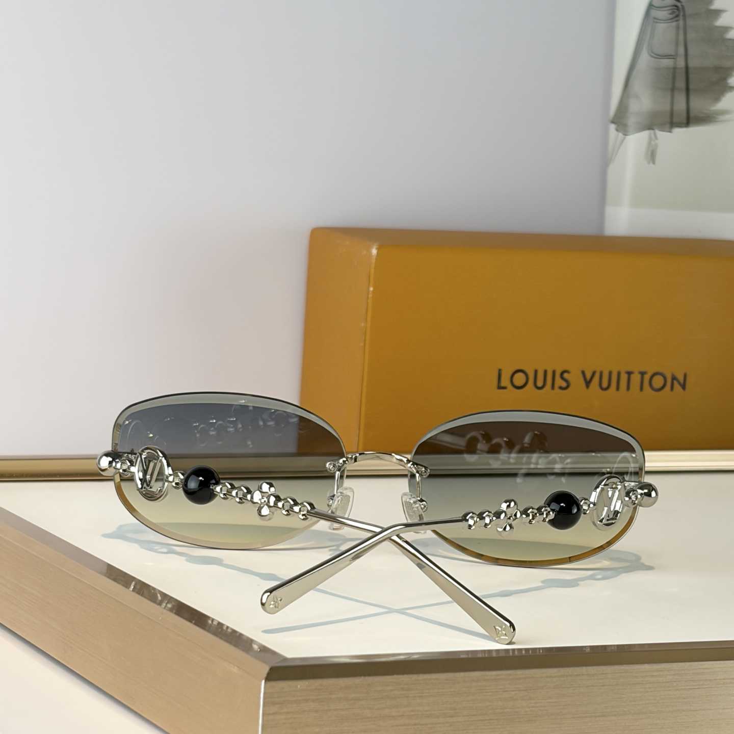 Louis Vuitton Z3166U Sunglasses    - DesignerGu