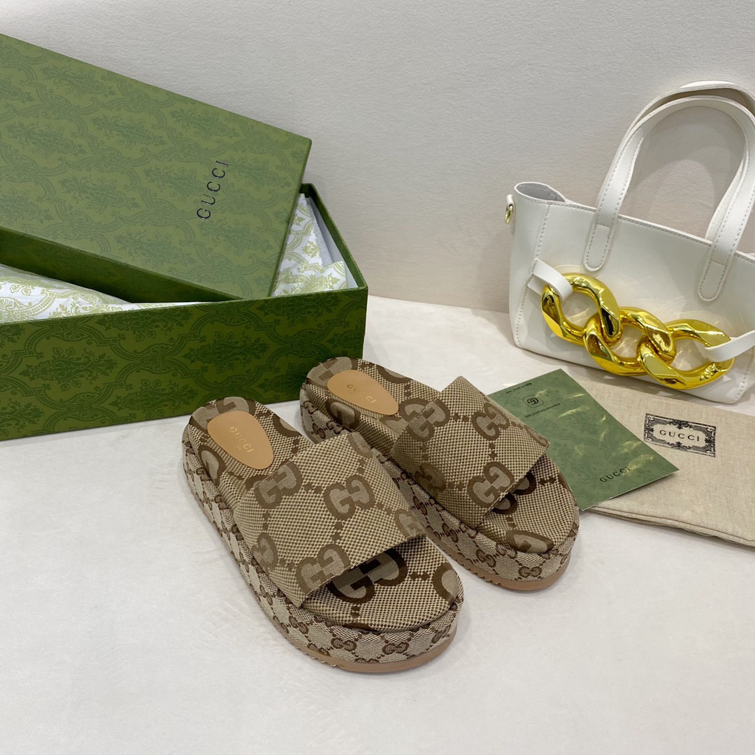  Gucci Wmns GG Lame Platform Slide Sandal 'Camel Monogram' - DesignerGu