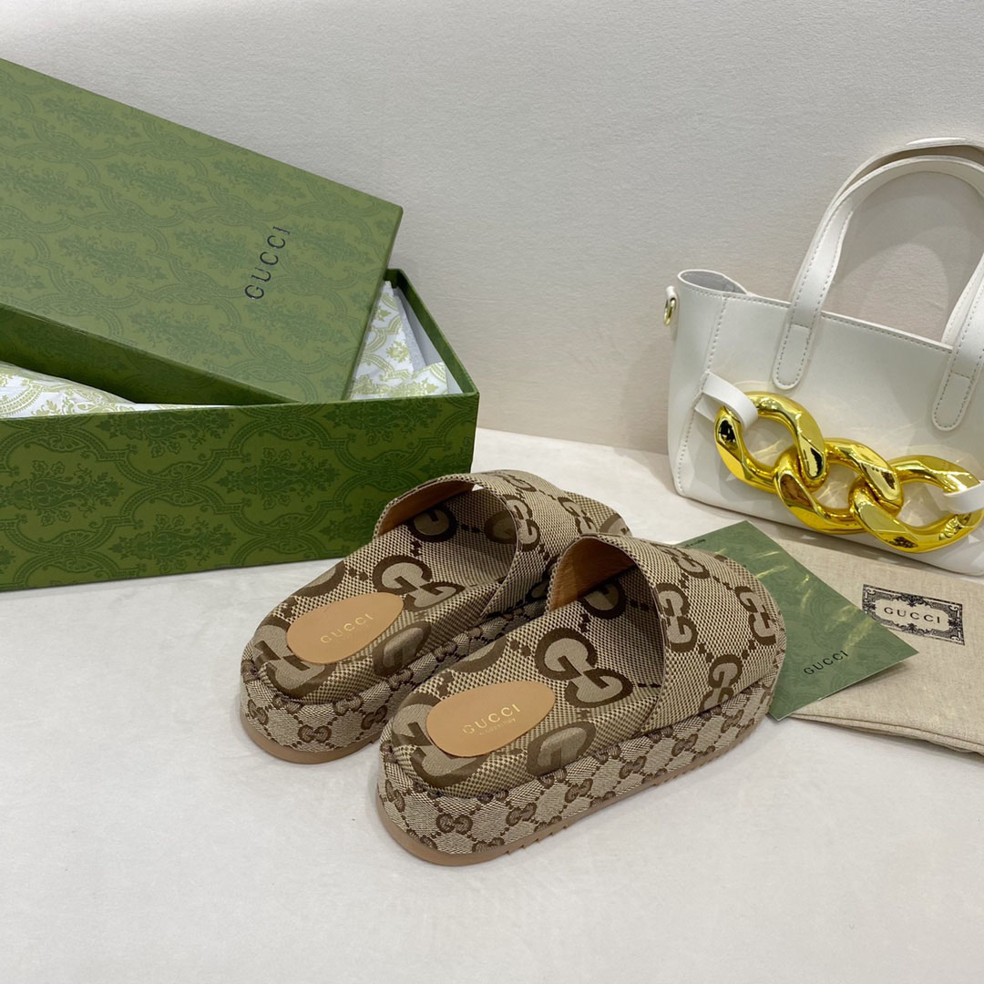  Gucci Wmns GG Lame Platform Slide Sandal 'Camel Monogram' - DesignerGu