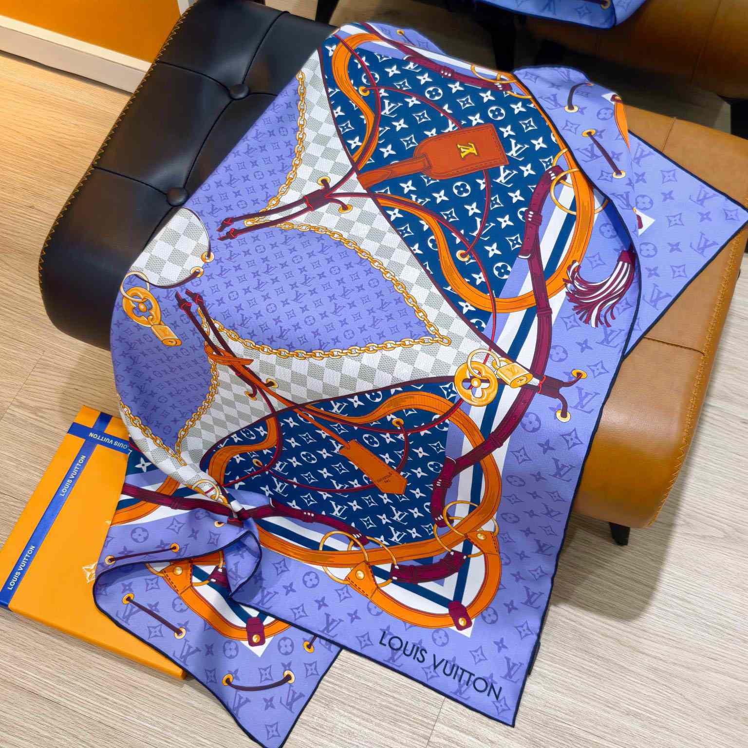 Louis Vuitton Flower And Straps Square 90 M97471 - DesignerGu