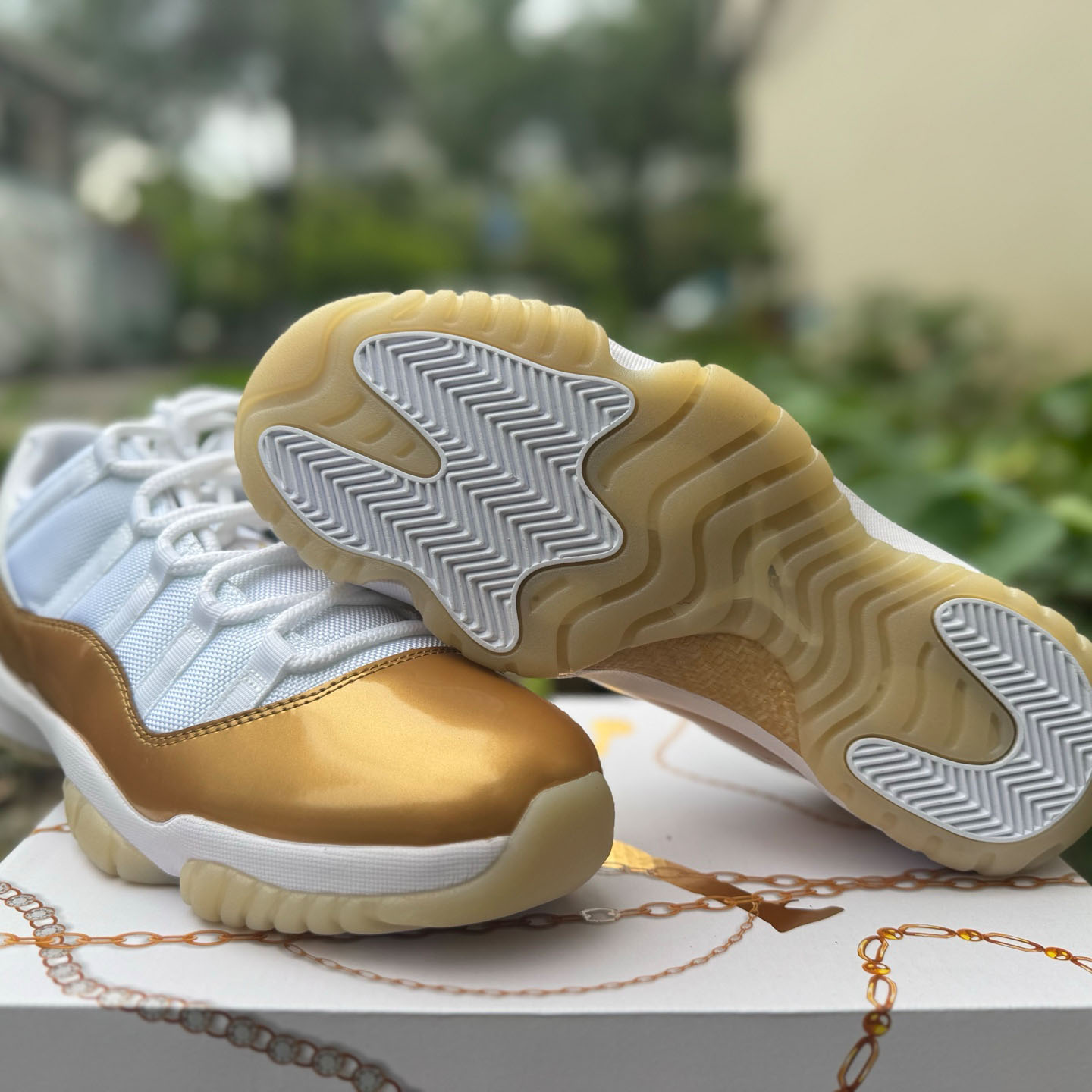 Air Jordan 11 Mother's Day Sneaker   AH7860-102  - DesignerGu