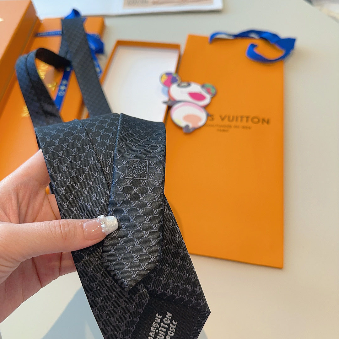 Louis Vuitton Fishnet Tie - DesignerGu