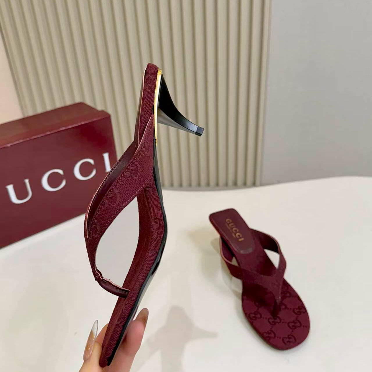 Gucci Vittoria Thong - DesignerGu