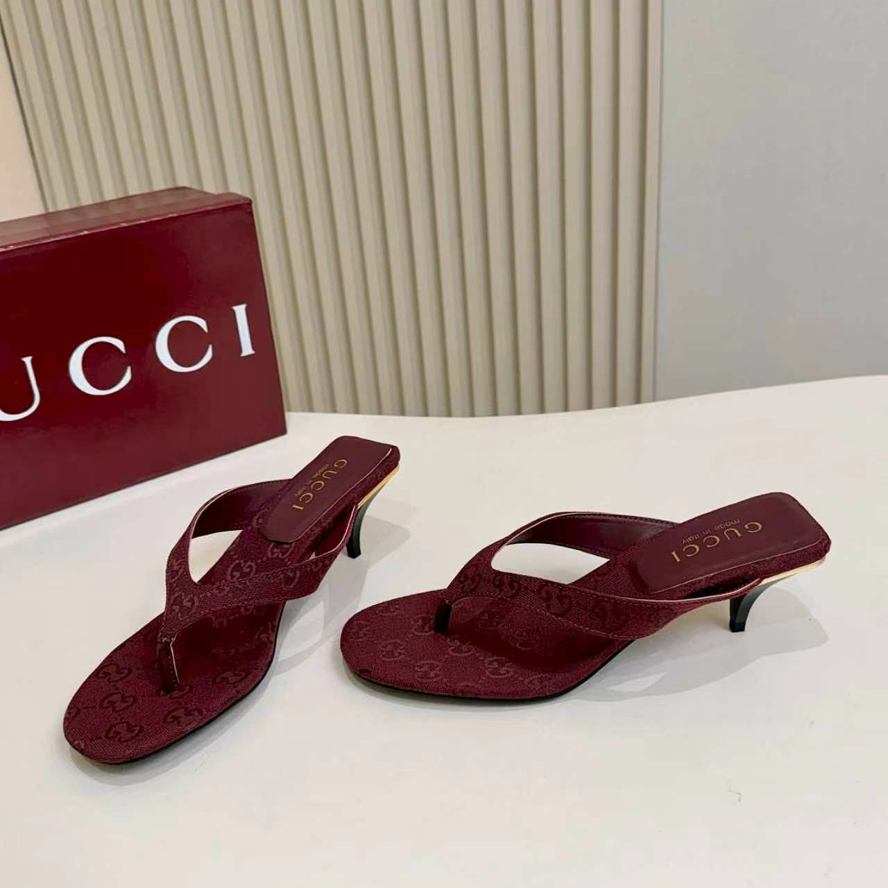 Gucci Vittoria Thong - DesignerGu