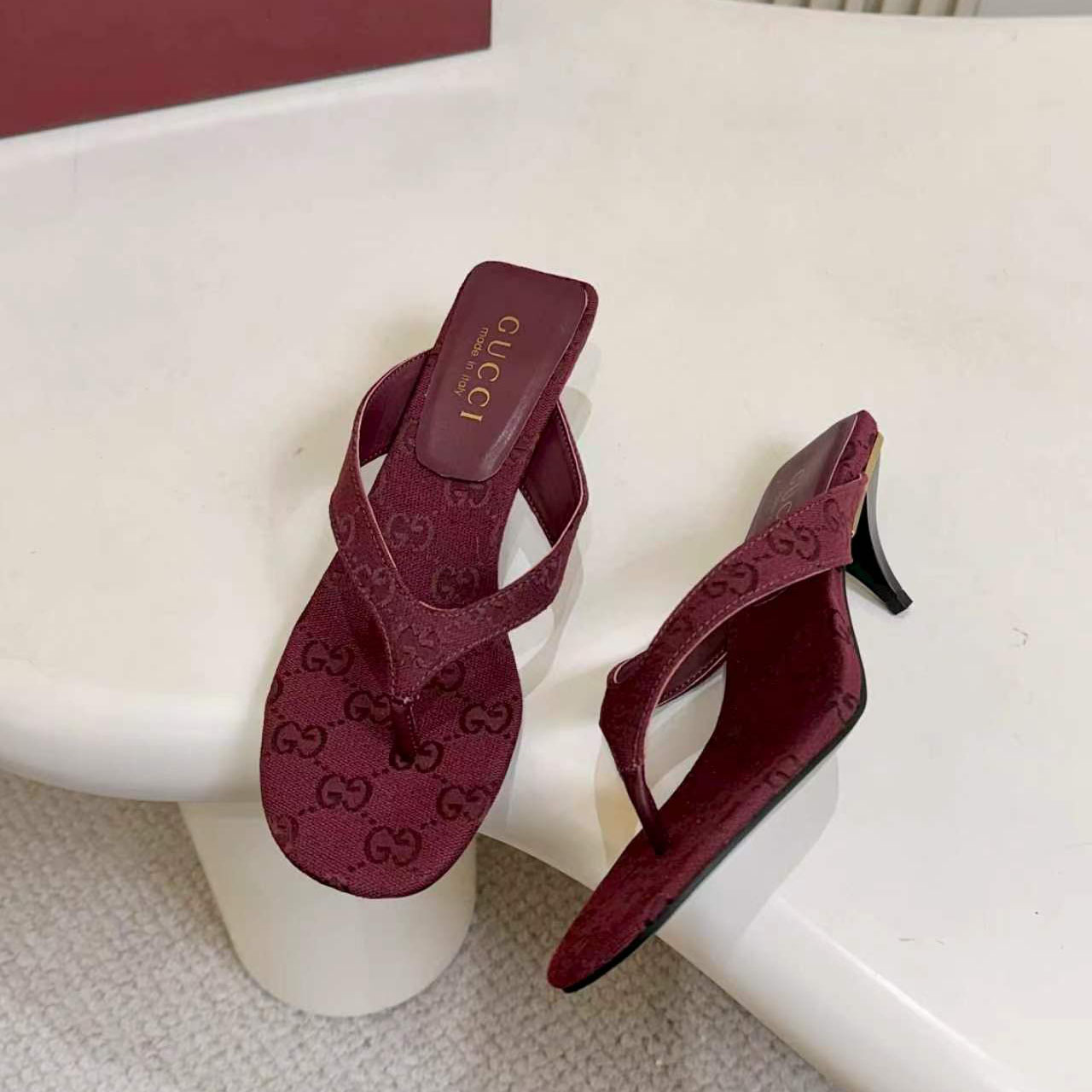Gucci Vittoria Thong - DesignerGu