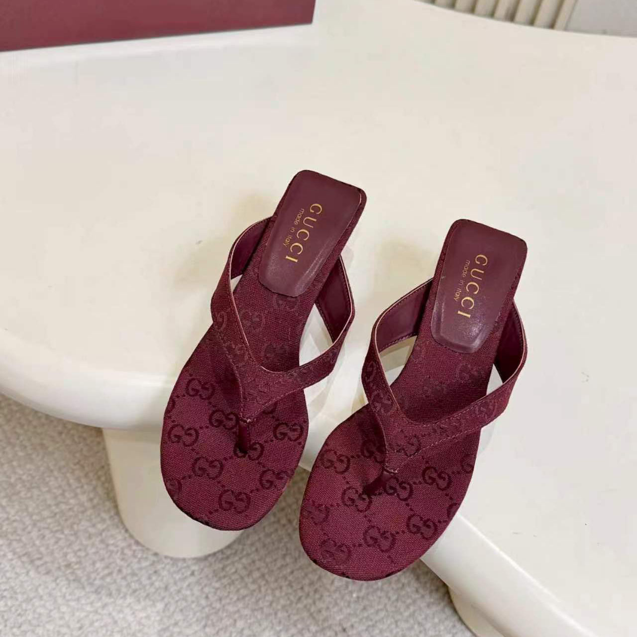 Gucci Vittoria Thong - DesignerGu
