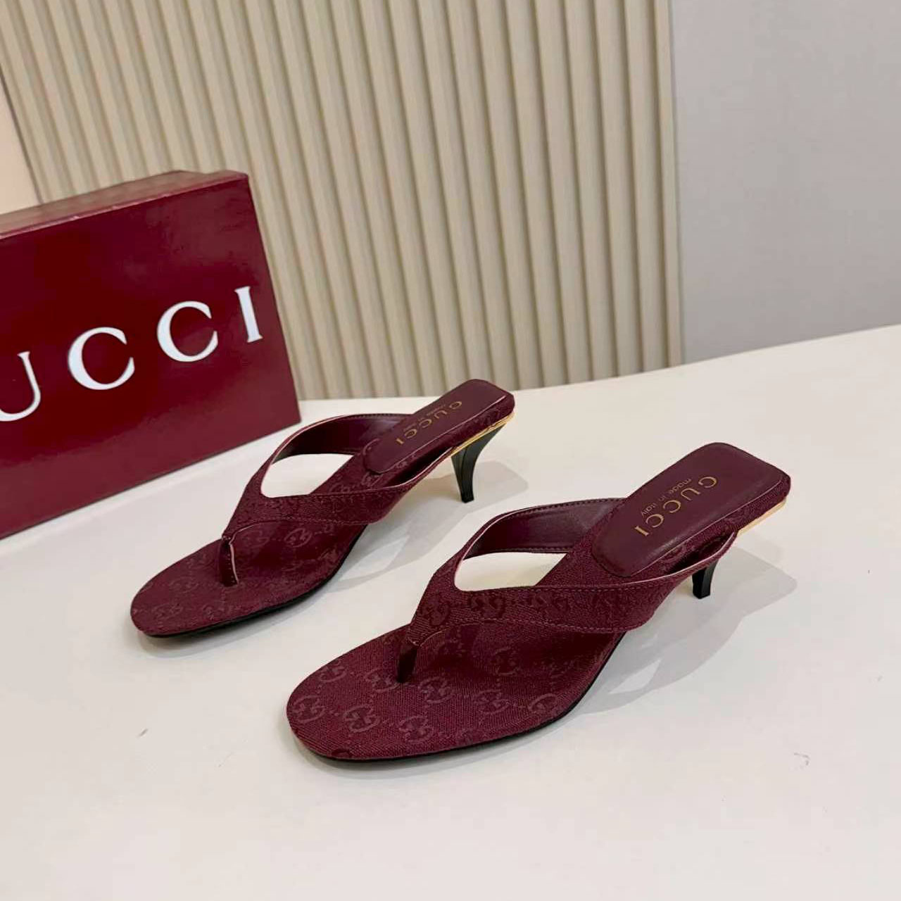 Gucci Vittoria Thong - DesignerGu