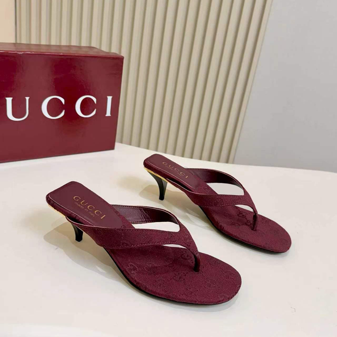 Gucci Vittoria Thong - DesignerGu