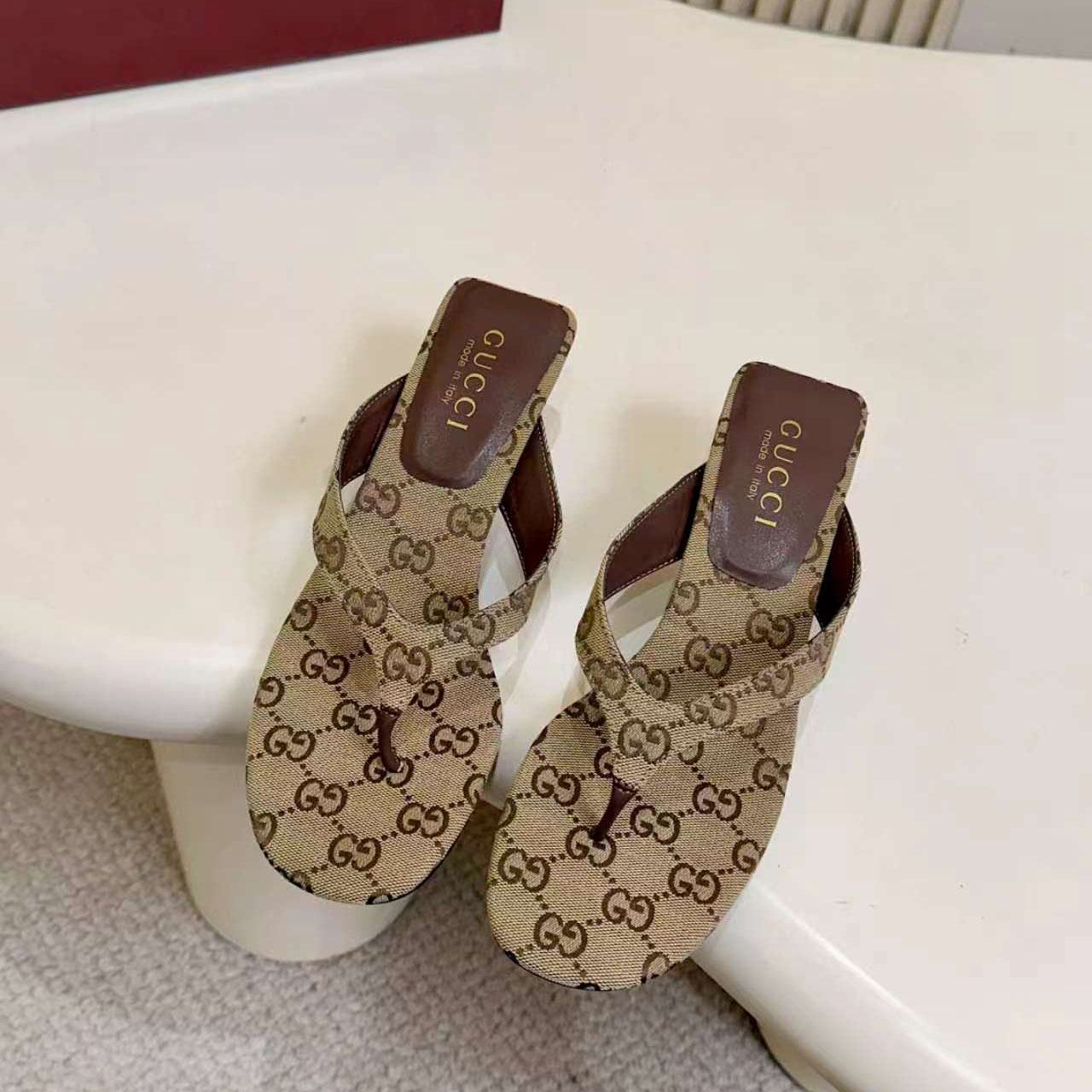 Gucci Vittoria Thong - DesignerGu