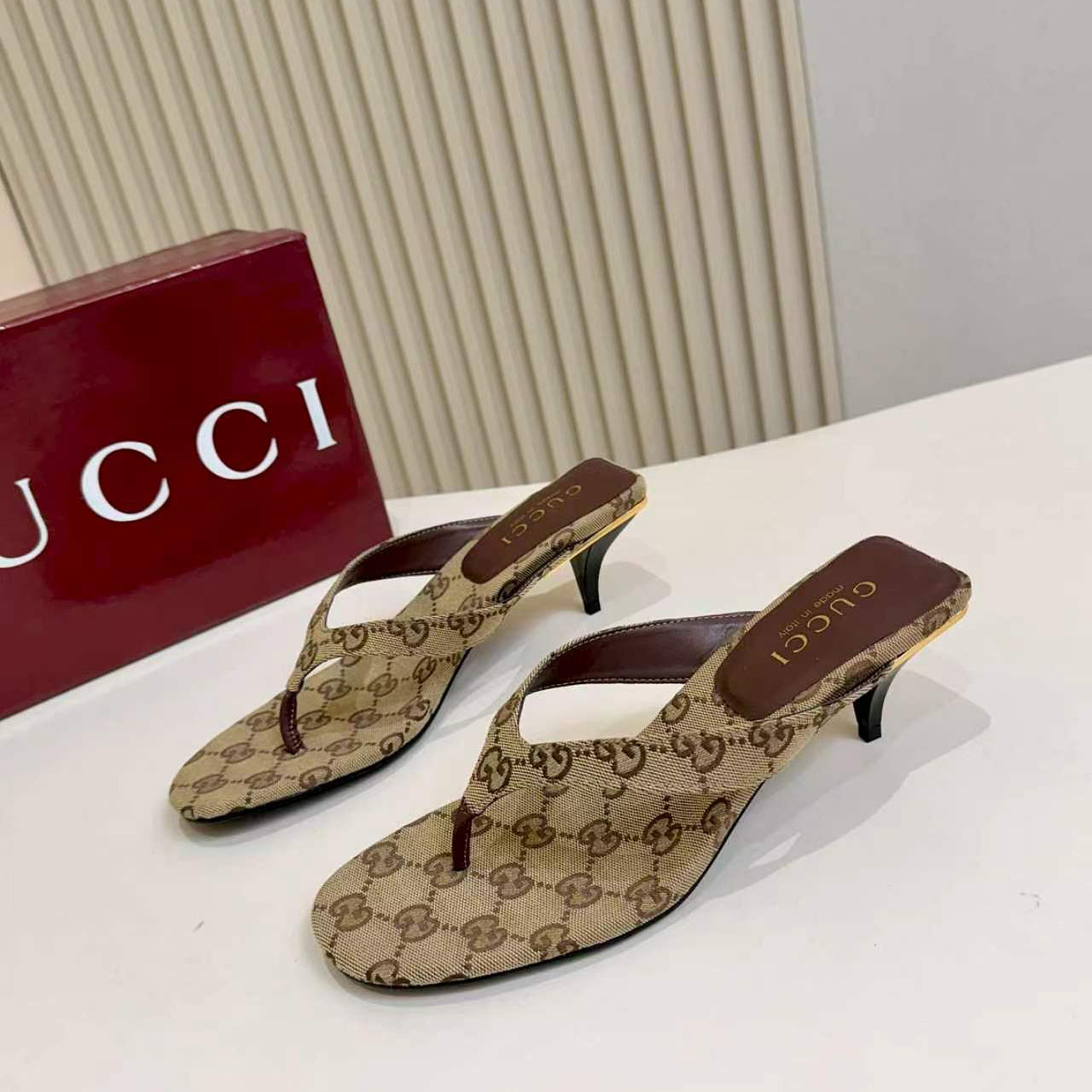 Gucci Vittoria Thong - DesignerGu