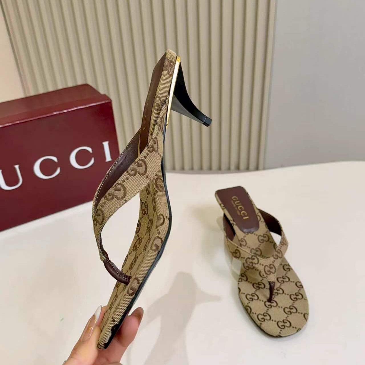 Gucci Vittoria Thong - DesignerGu