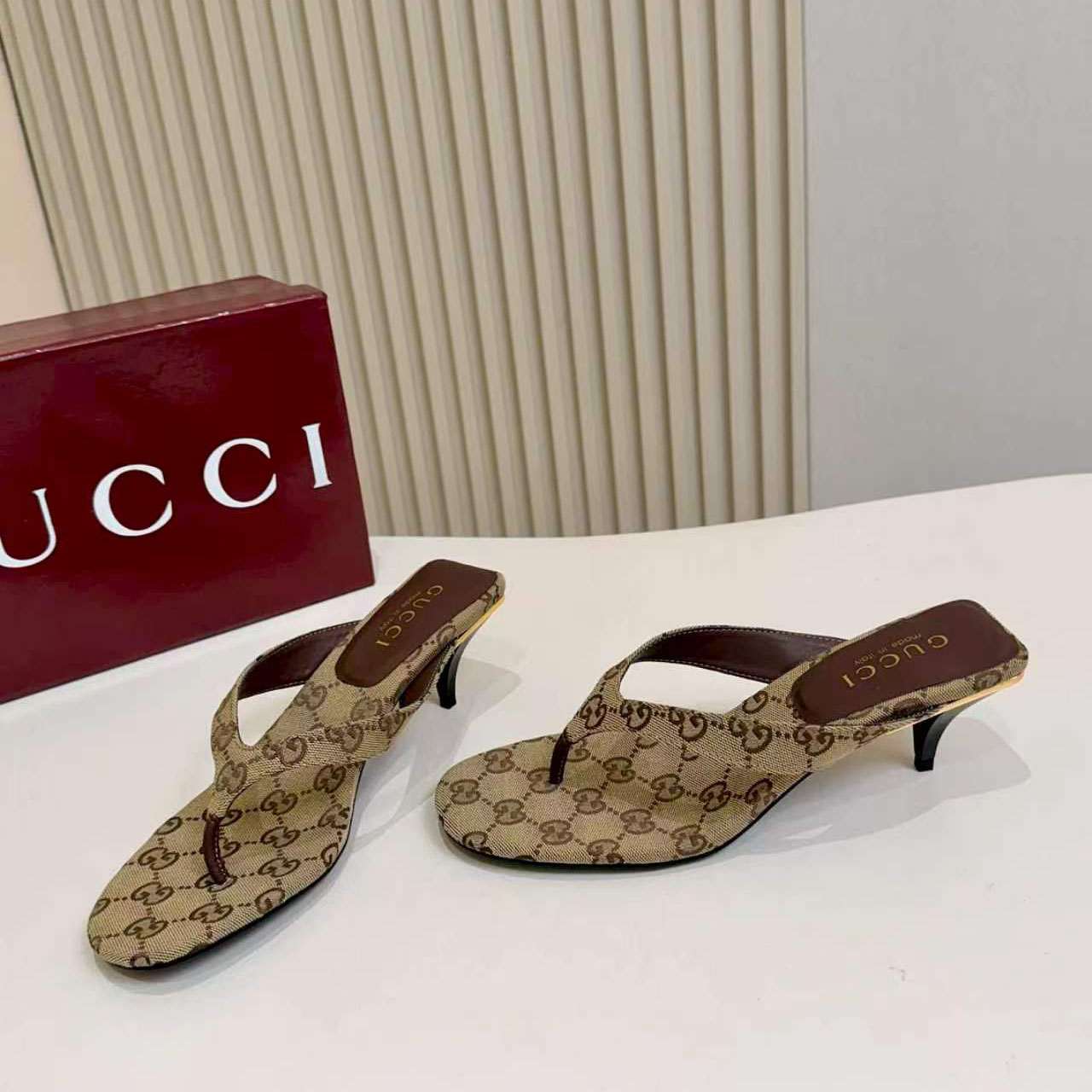 Gucci Vittoria Thong - DesignerGu