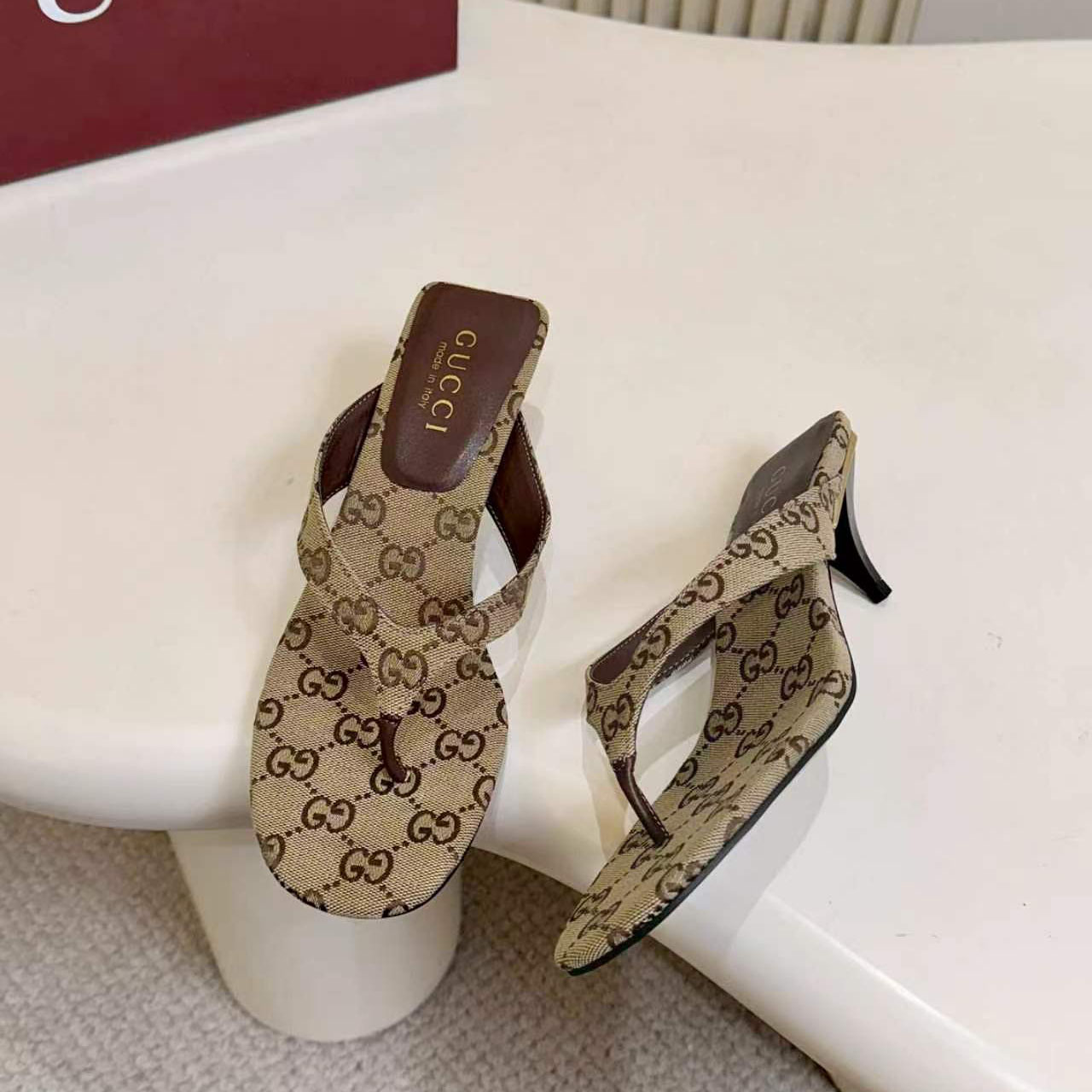 Gucci Vittoria Thong - DesignerGu