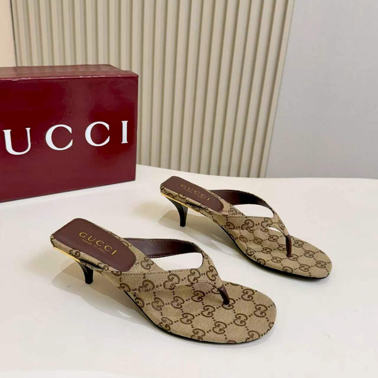 Gucci Vittoria Thong - DesignerGu