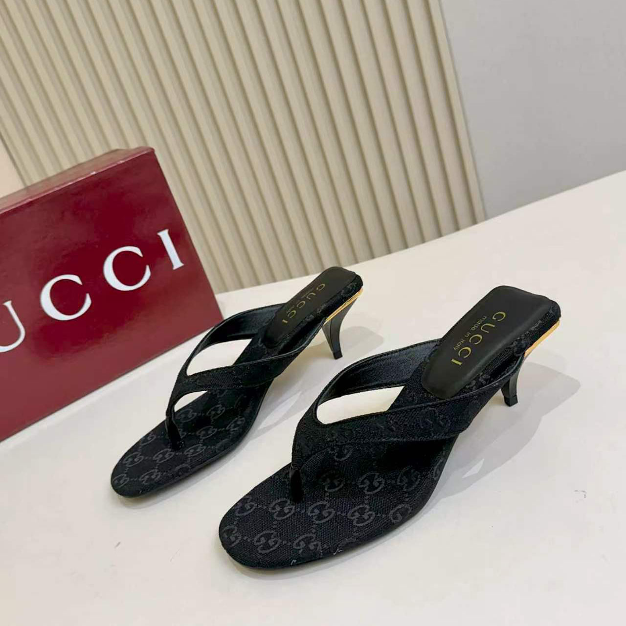 Gucci Vittoria Thong - DesignerGu