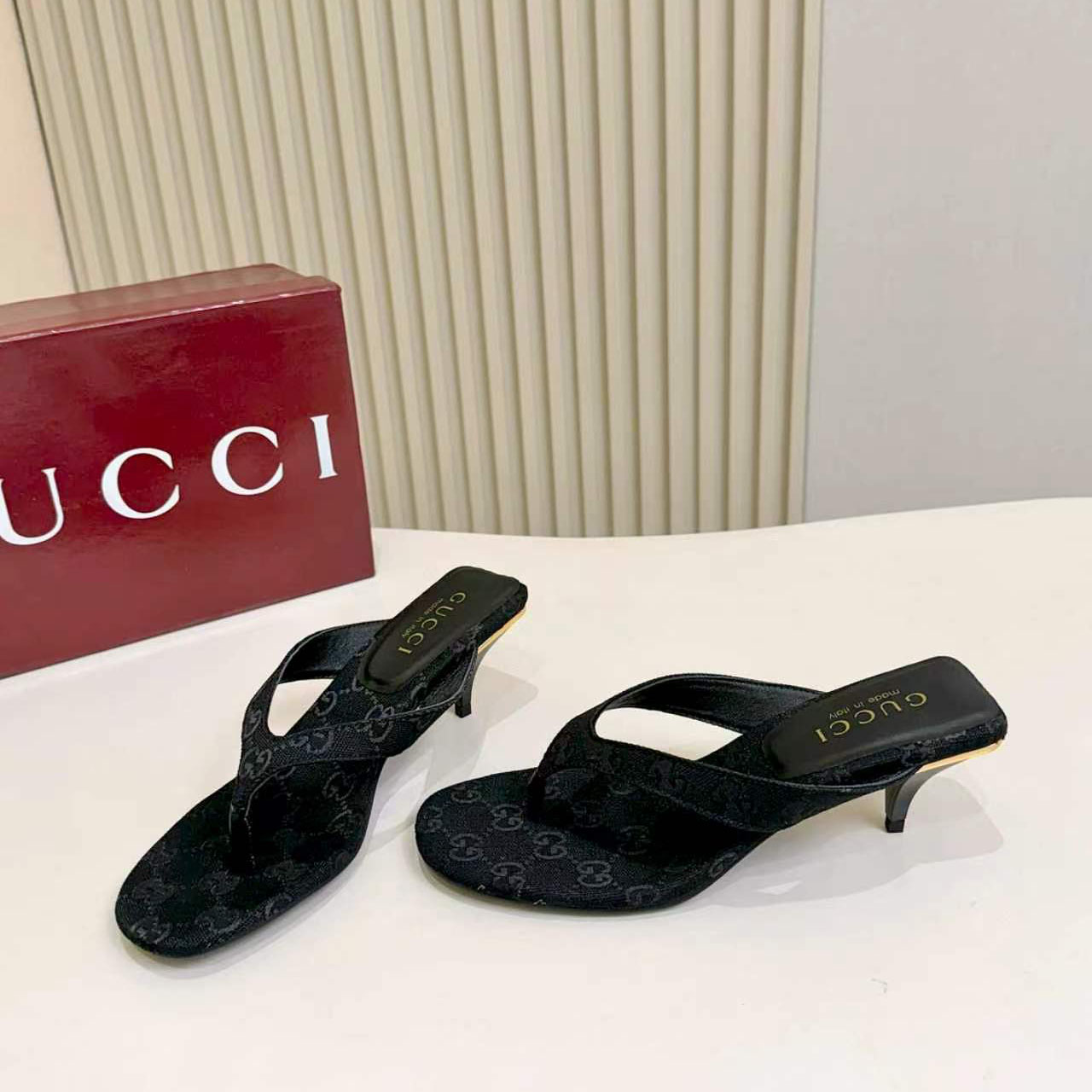Gucci Vittoria Thong - DesignerGu