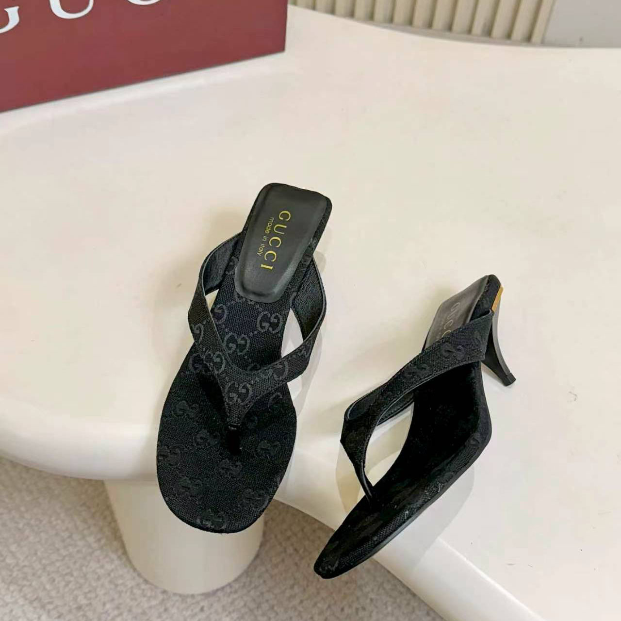 Gucci Vittoria Thong - DesignerGu