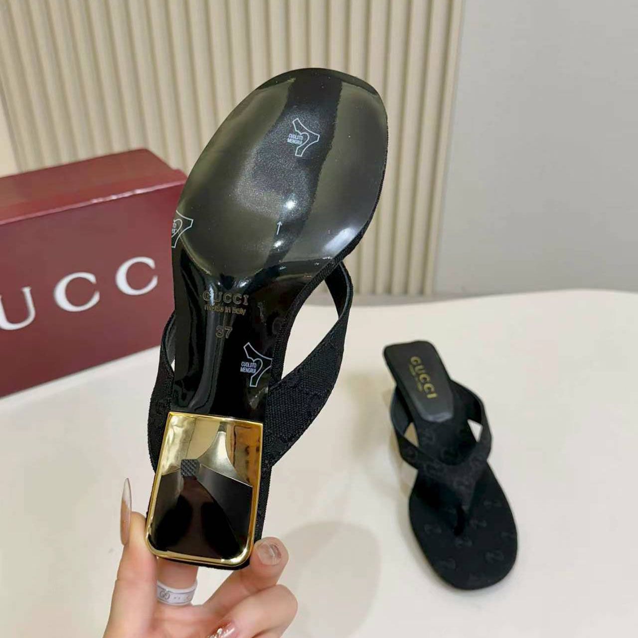 Gucci Vittoria Thong - DesignerGu