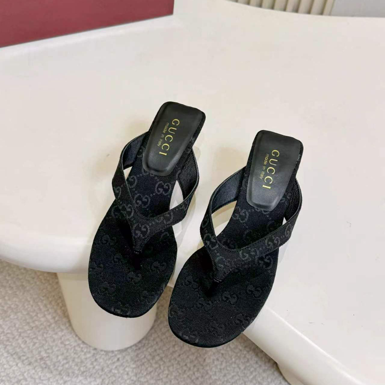 Gucci Vittoria Thong - DesignerGu
