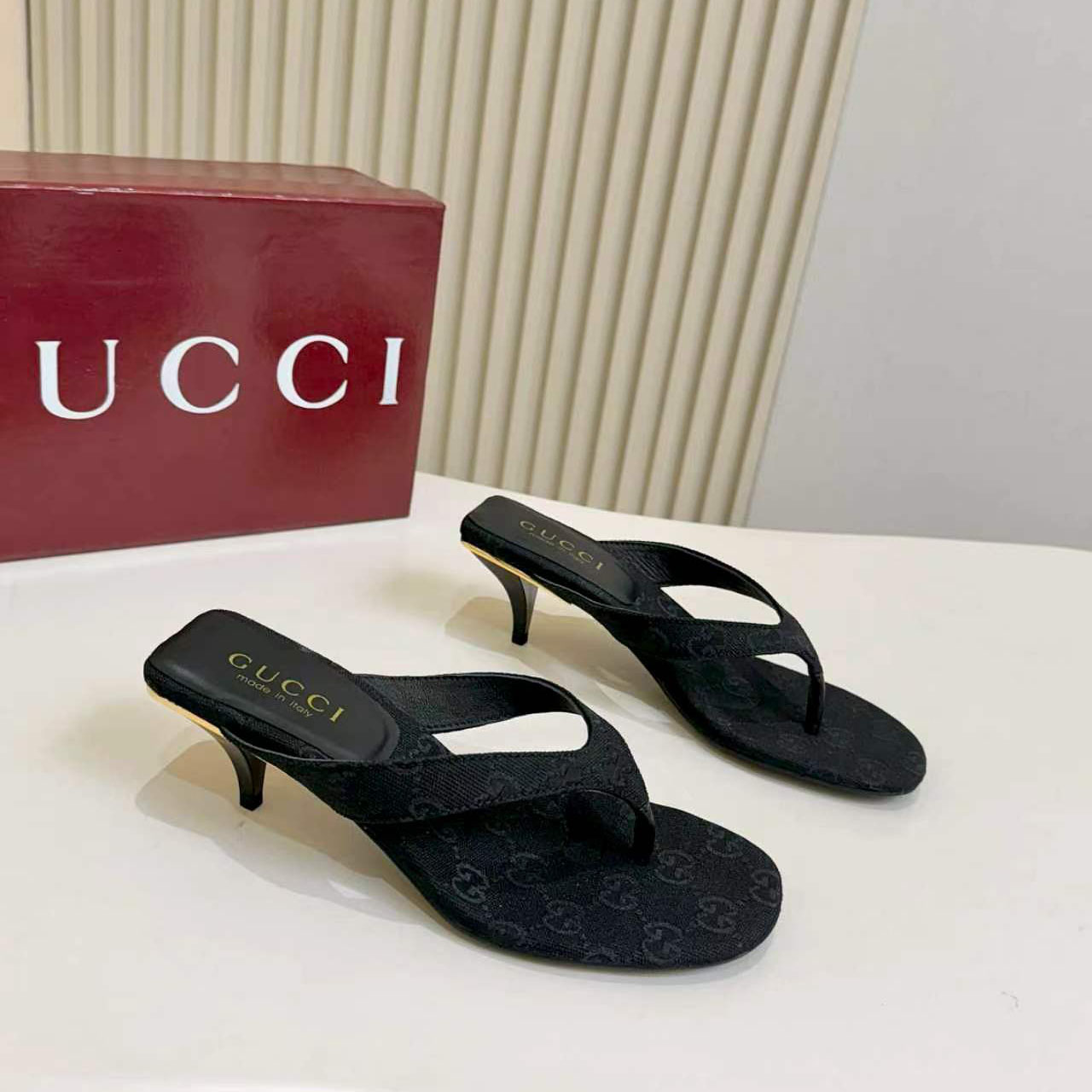 Gucci Vittoria Thong - DesignerGu