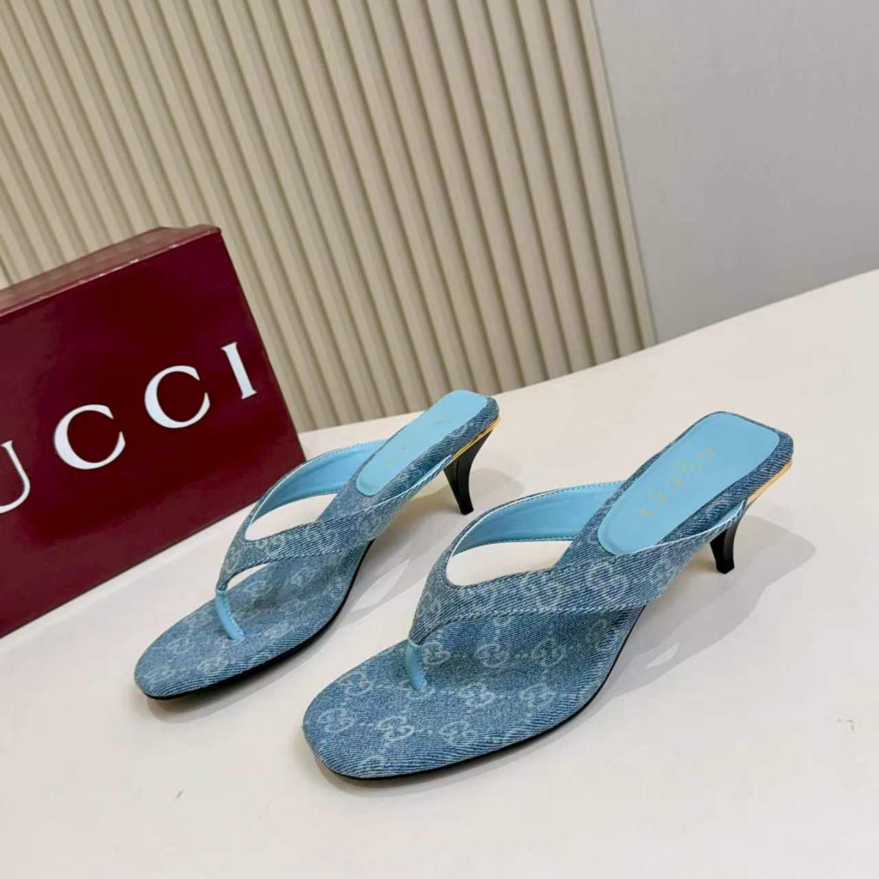 Gucci Vittoria Thong - DesignerGu