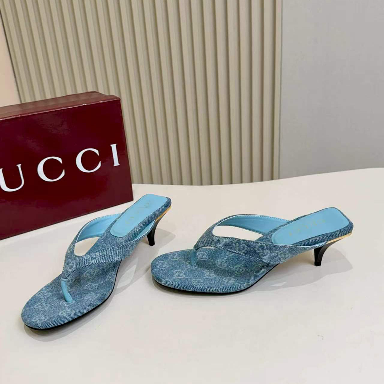 Gucci Vittoria Thong - DesignerGu
