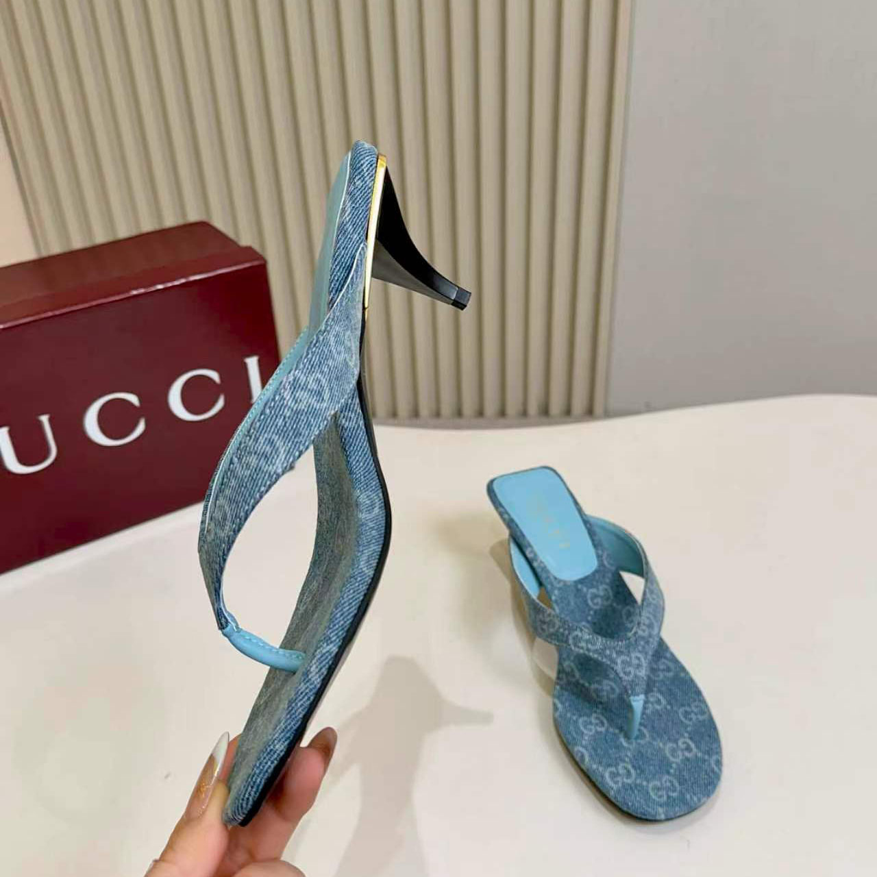 Gucci Vittoria Thong - DesignerGu