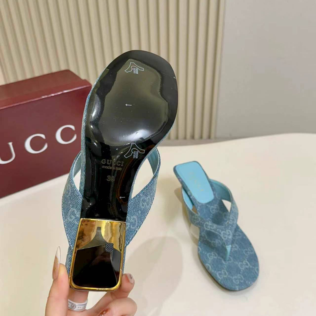 Gucci Vittoria Thong - DesignerGu