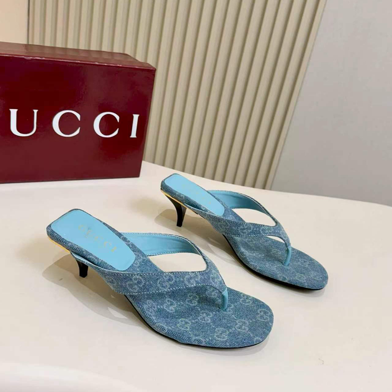 Gucci Vittoria Thong - DesignerGu
