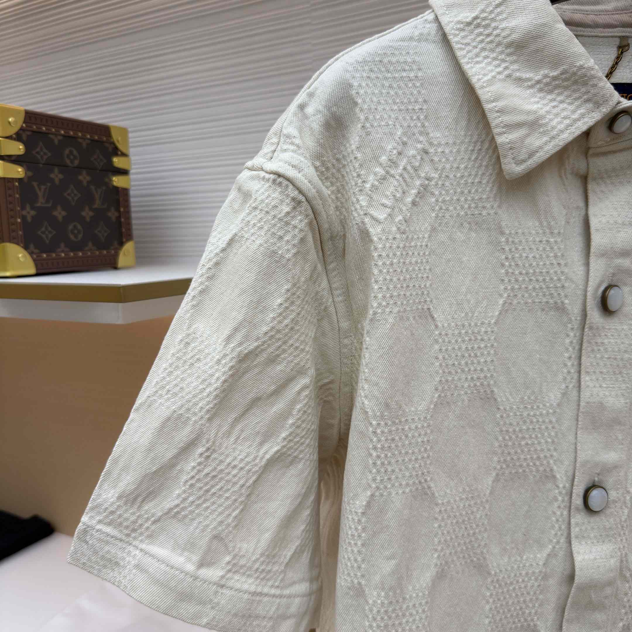 Louis Vuitton Damier 3D Light Denim Short-Sleeved Shirt 1AK6HQ - DesignerGu