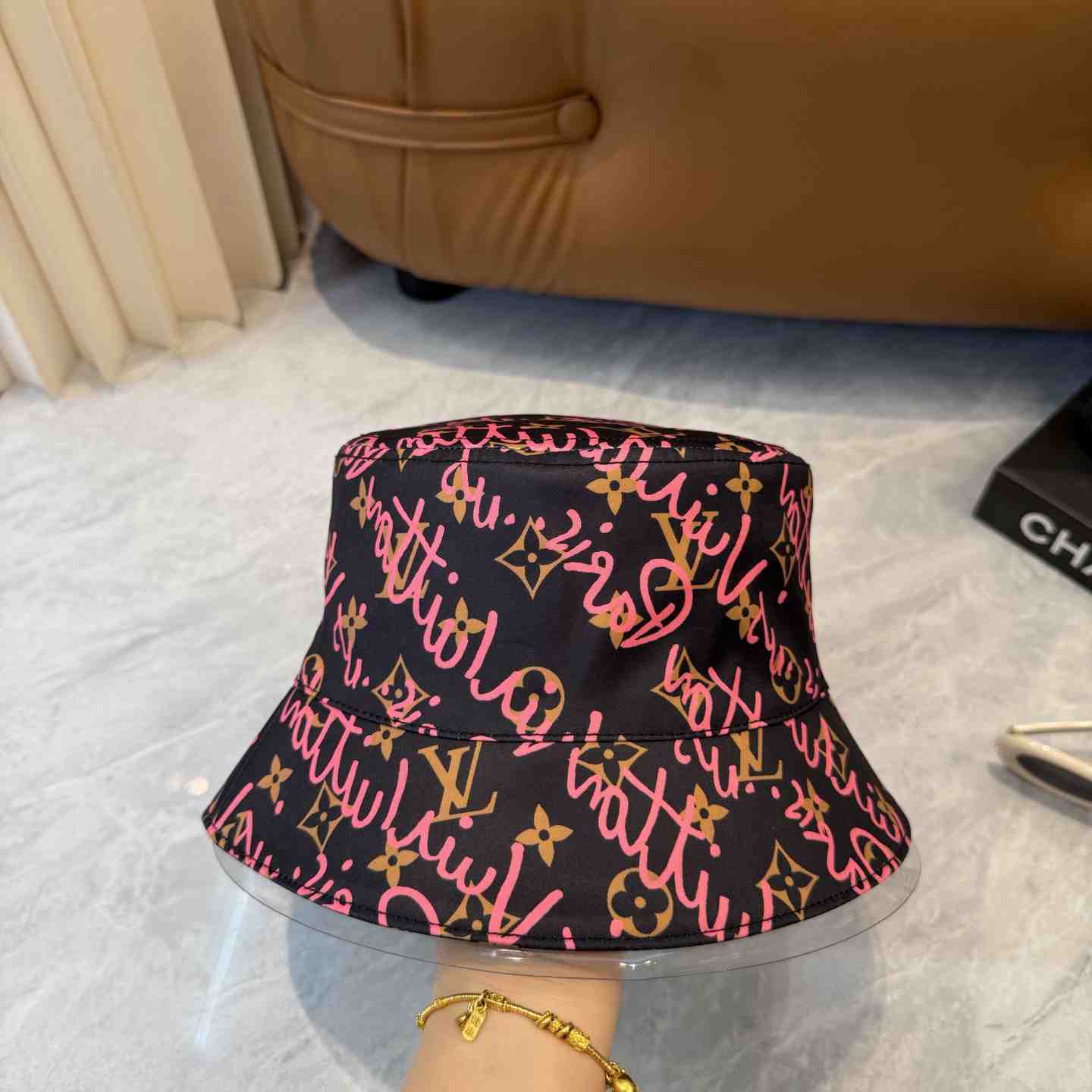 Louis Vuitton LV Script Bucket Hat  - DesignerGu