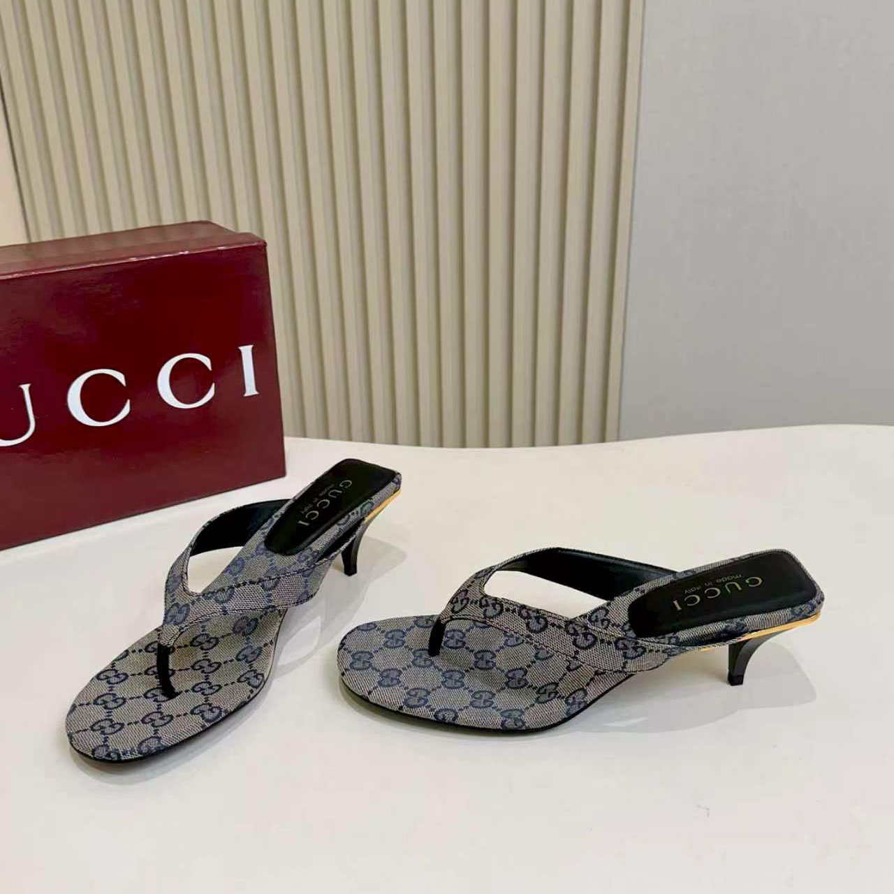 Gucci Vittoria Thong - DesignerGu